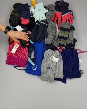 Фотография  286 - Шапки, шарфы, перчатки детские СТОК#3 кг, ЛОТ №2452 оптом в Пскове и Псковской области