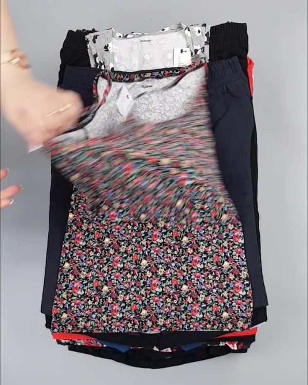 Фотография  923 - CALZEDONIA лето mix#50 шт, ЛОТ №4073 оптом в Пскове и Псковской области