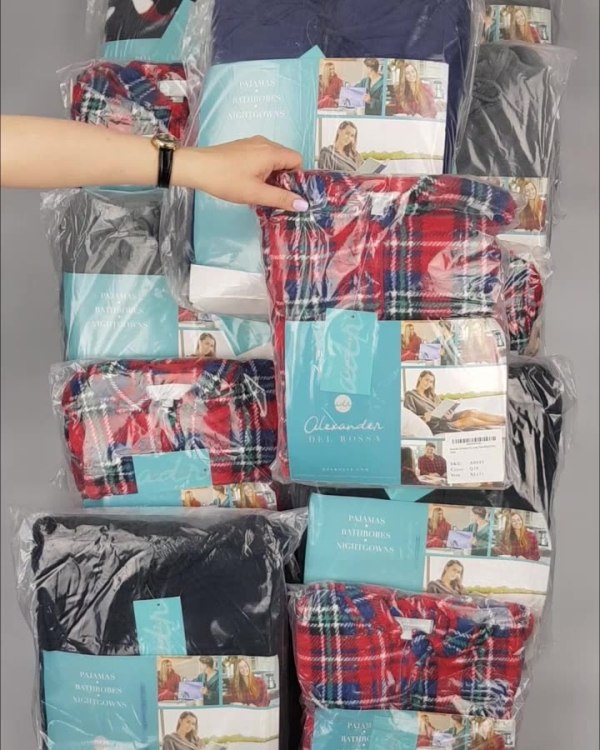 Фотография  863 - Халаты, комбинезоны (семейный) СТОК CAN#10 кг, ЛОТ №4451 оптом в Пскове и Псковской области