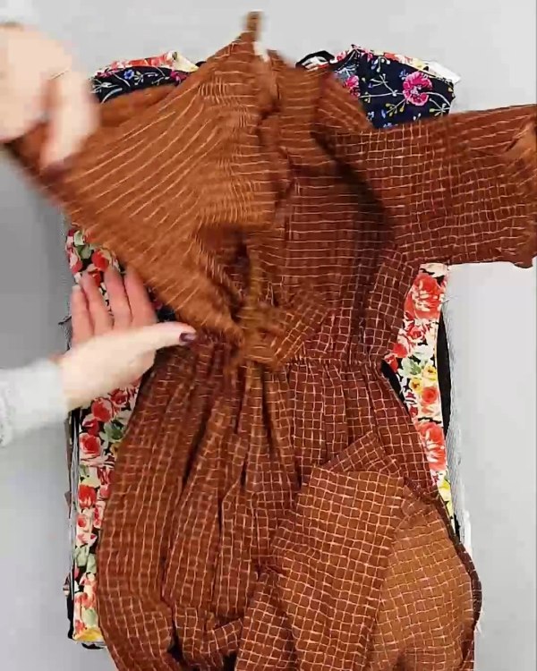 Фотография  954 - Платья Корея#20 шт, ЛОТ №5617 оптом в Пскове и Псковской области