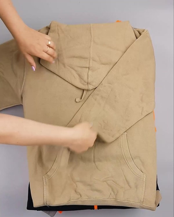 Фотография  599 - Толстовки СТОК CAN 0424#10 кг, ЛОТ №6425 оптом в Пскове и Псковской области