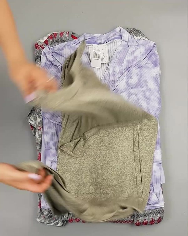 Фотография  359 - Домашняя одежда CAN#10 кг, ЛОТ №6482 оптом в Пскове и Псковской области