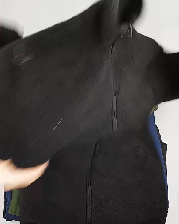 Фотография  881 - Верхняя одежда Дания#10,1 кг ЛОТ №6909 оптом в Пскове и Псковской области