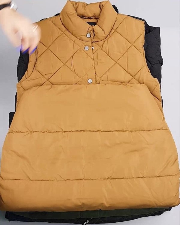 Фотография  374 - Верхняя одежда Дания#10,1 кг ЛОТ №6909 оптом в Пскове и Псковской области