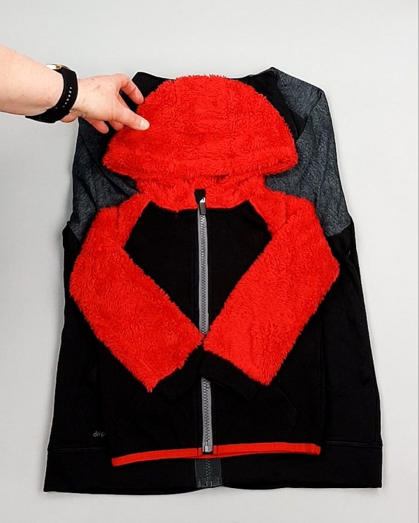 Фотография  618 - Спортивные костюмы дети CAN#6 кг оптом в Пскове и Псковской области