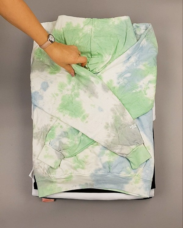 Фотография  711 - HOODIE CAN 084#10 кг, ЛОТ №7033 оптом в Пскове и Псковской области