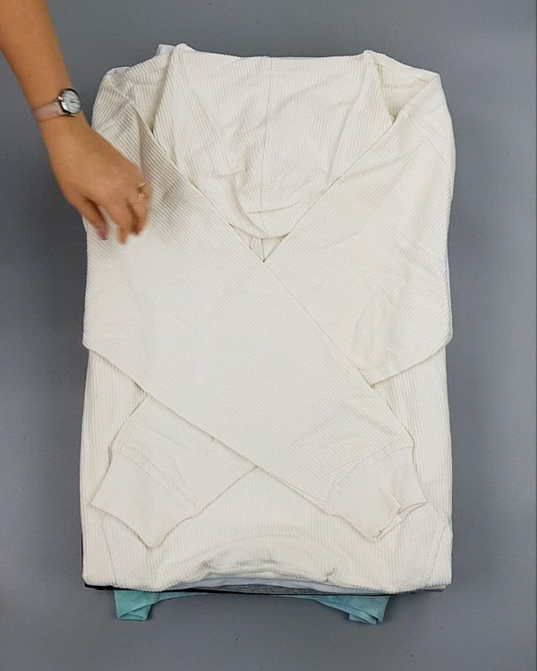 Фотография  119 - HOODIE CAN 084#10 кг, ЛОТ №7034 оптом в Пскове и Псковской области