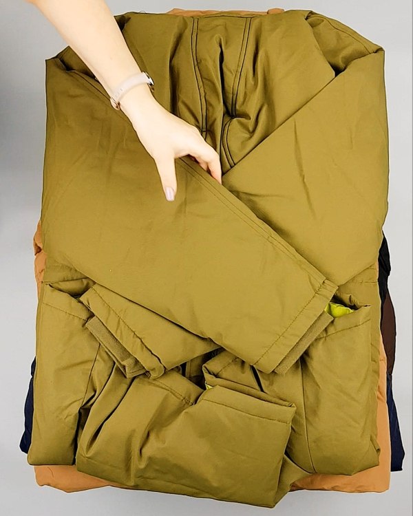 Фотография  557 - Верхняя одежда Дания#9,9 кг, ЛОТ №7057 оптом в Пскове и Псковской области