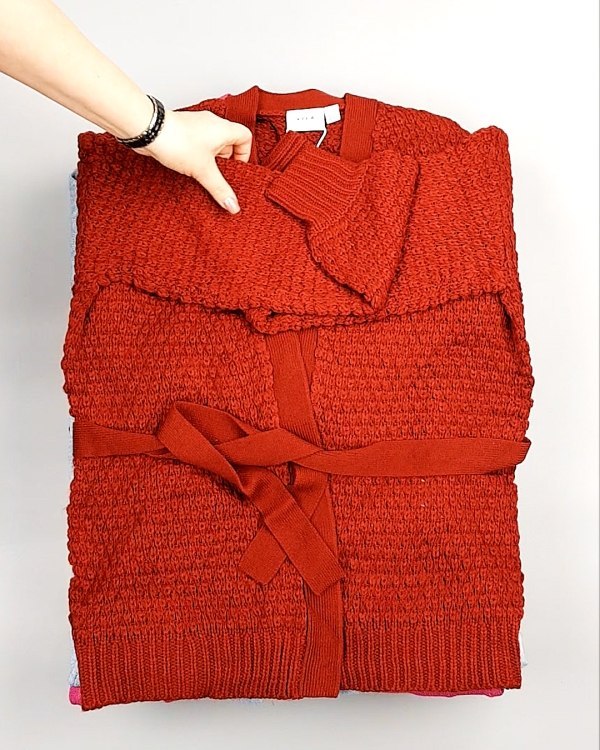 Фотография  930 - Кардиганы VILA W 104#7 кг, ЛОТ №7384 оптом в Пскове и Псковской области