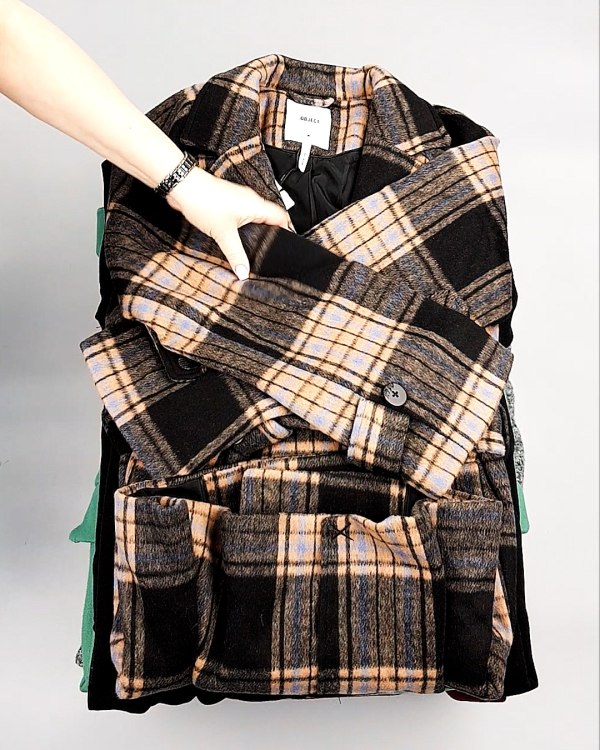 Фотография  458 - Пальто Bestseller 104#10,75 кг, ЛОТ №7561 оптом в Пскове и Псковской области