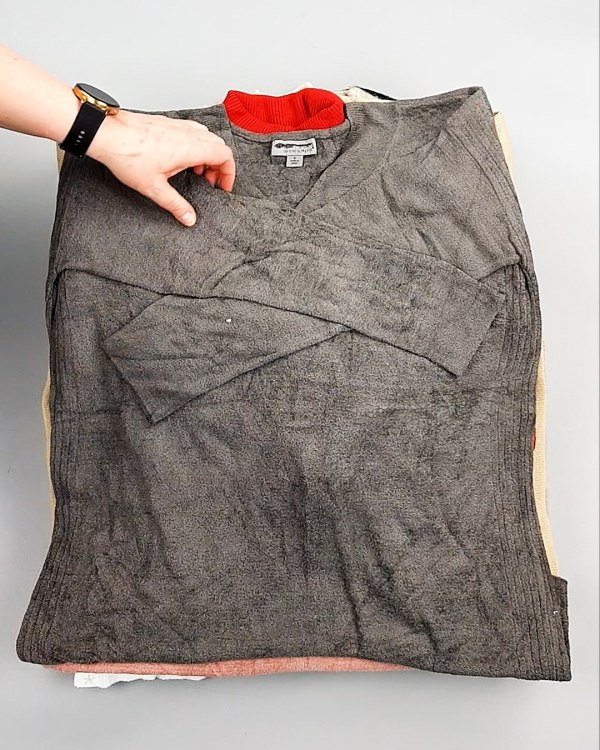 Фотография  546 - Джемпера СТОК CAN 084#7 кг, ЛОТ №7649 оптом в Пскове и Псковской области