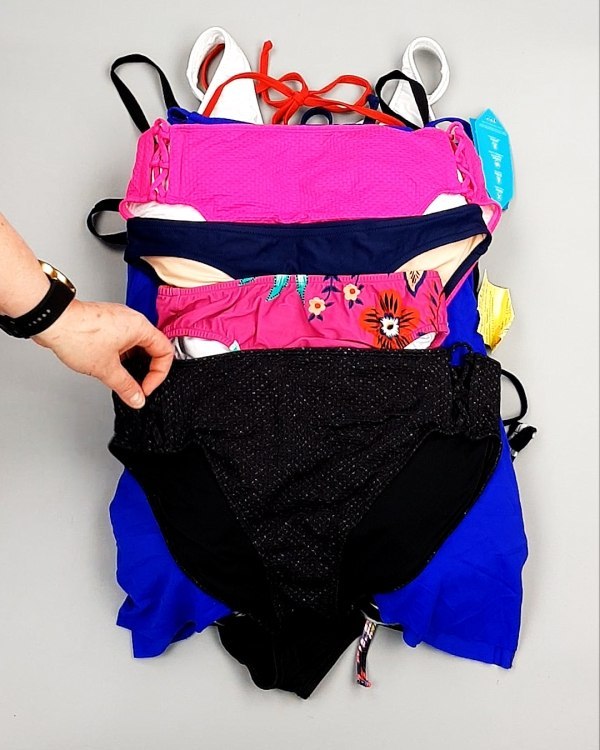 Фотография  856 - Купальники СТОК CAN 124#5 кг, ЛОТ №7690 оптом в Пскове и Псковской области