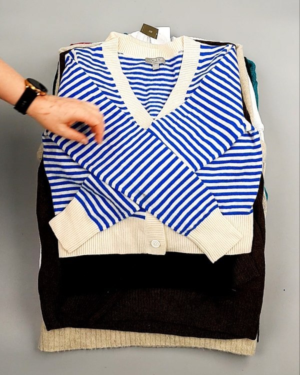 Фотография  875 - Джемпера СТОК CAN 084#7 кг, ЛОТ №7647 оптом в Пскове и Псковской области