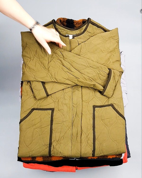 Фотография  384 - Верхняя одежда AMAZON жен 015#10 кг, ЛОТ №7712 оптом в Пскове и Псковской области