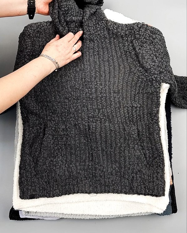 Фотография  202 - Джемпера СТОК CAN 084#7 кг, ЛОТ №7648 оптом в Пскове и Псковской области