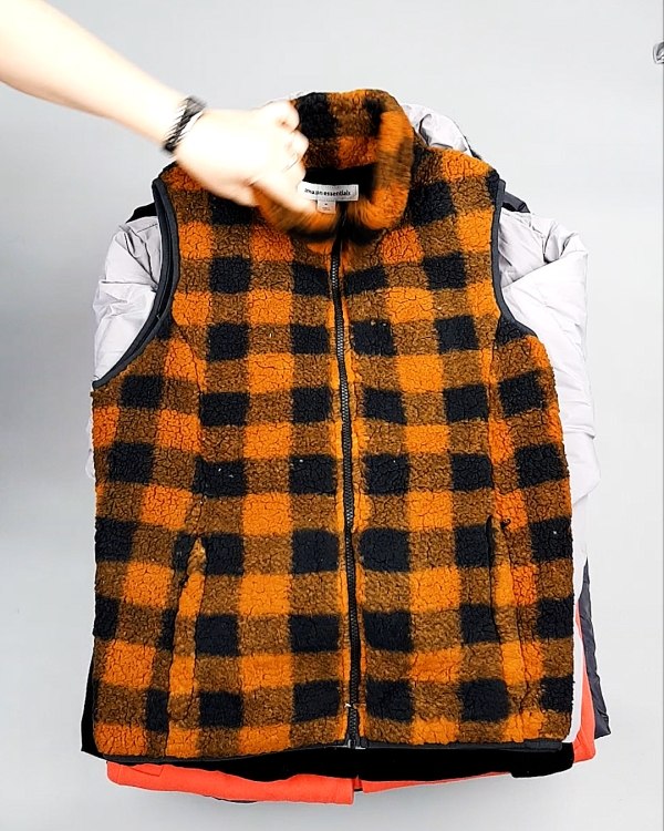 Фотография  419 - Верхняя одежда AMAZON жен 015#10 кг, ЛОТ №7712 оптом в Пскове и Псковской области