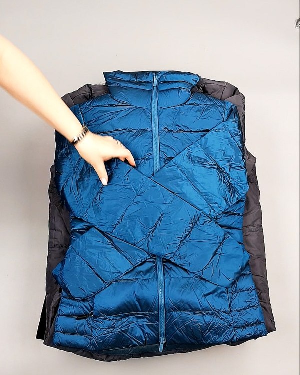 Фотография  890 - Верхняя одежда AMAZON жен 015#10 кг, ЛОТ №7712 оптом в Пскове и Псковской области