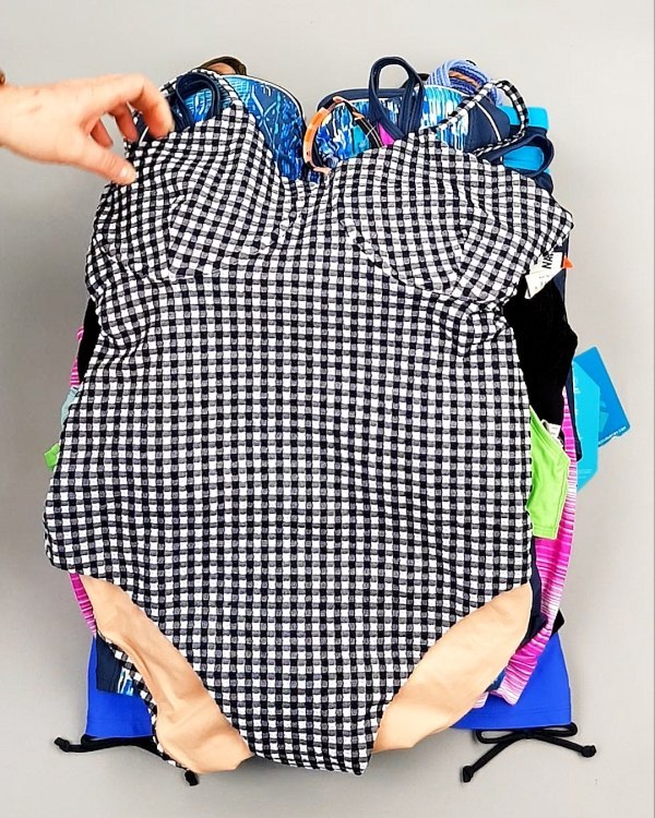 Фотография  999 - Купальники СТОК CAN 124#5 кг, ЛОТ №7689 оптом в Пскове и Псковской области