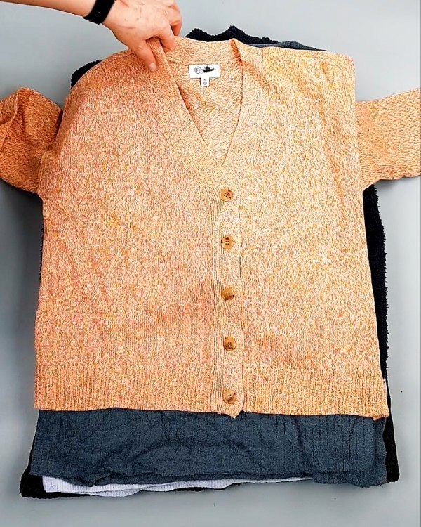 Фотография  207 - Джемпера СТОК CAN 084#7 кг, ЛОТ №7648 оптом в Пскове и Псковской области