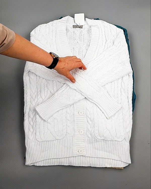 Фотография  345 - Джемпера СТОК CAN 084#7 кг, ЛОТ №7647 оптом в Пскове и Псковской области