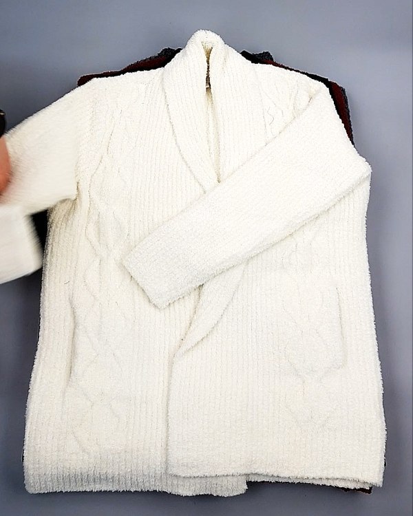 Фотография  670 - Кардиганы СТОК CAN 084#7 кг, ЛОТ №7674 оптом в Пскове и Псковской области