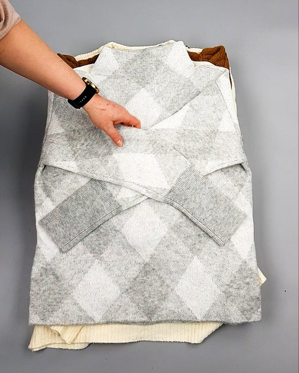 Фотография  627 - Джемпера СТОК CAN 084#7 кг, ЛОТ №7651 оптом в Пскове и Псковской области