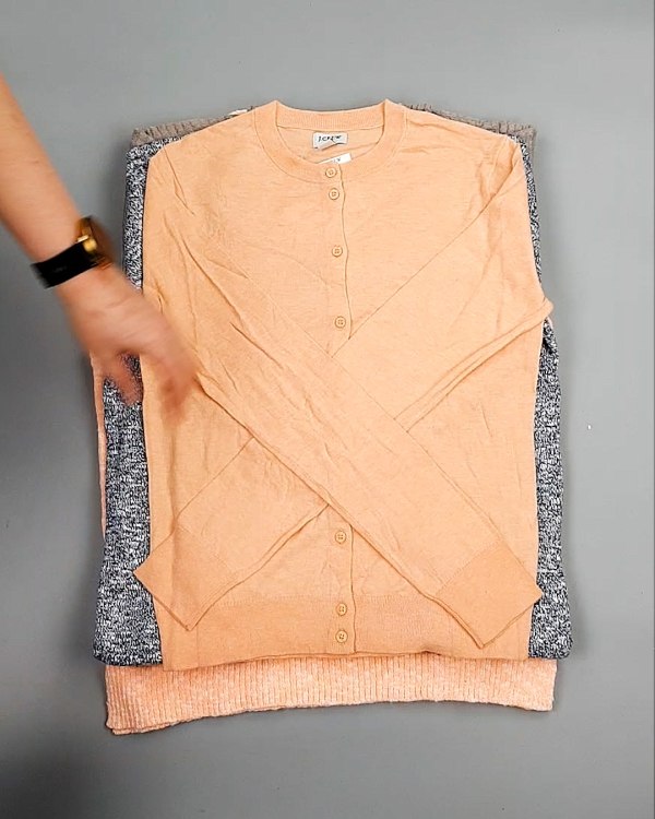 Фотография  763 - Джемпера легкие СТОК CAN 084#7 кг, ЛОТ №7635 оптом в Пскове и Псковской области