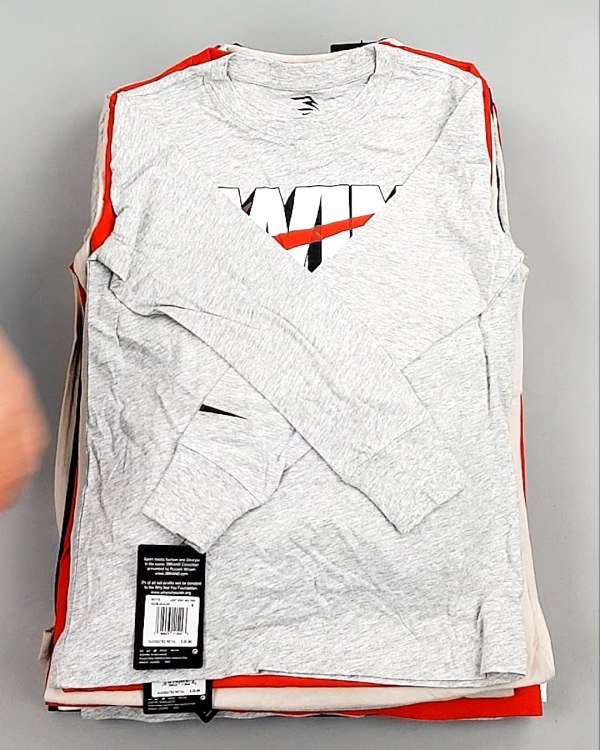 Фотография  757 - Тонковки детские NIKE CAN 084#5 кг, ЛОТ №7969 оптом в Пскове и Псковской области