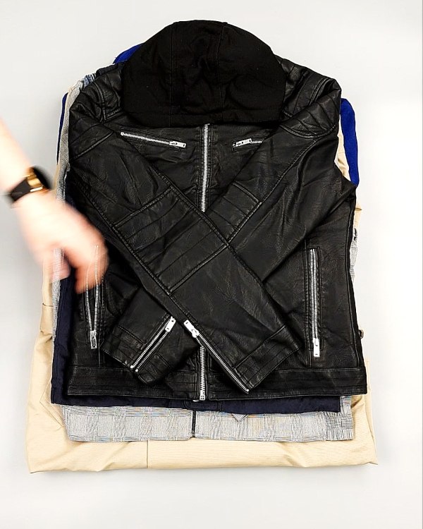 Фотография  835 - Ветровки м/ж C&A 025#10 кг, ЛОТ №7864 оптом в Пскове и Псковской области