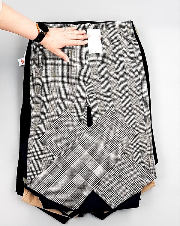 Фотография  486 - Брюки женские лето C&A 025#10 кг, ЛОТ №7892 оптом в Пскове и Псковской области