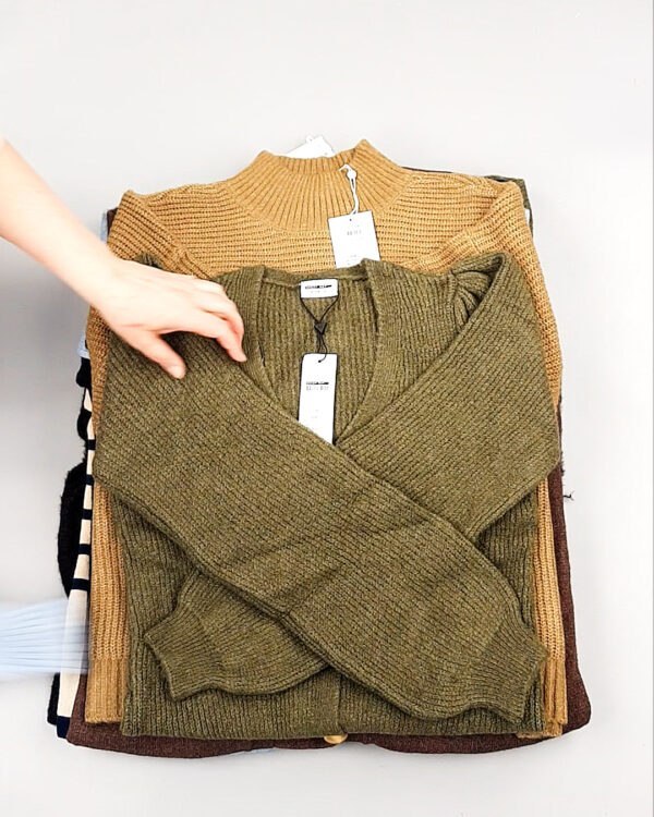 Фотография  885 - Джемпера Bestseller+DK 035#7 кг, ЛОТ №8258 оптом в Пскове и Псковской области