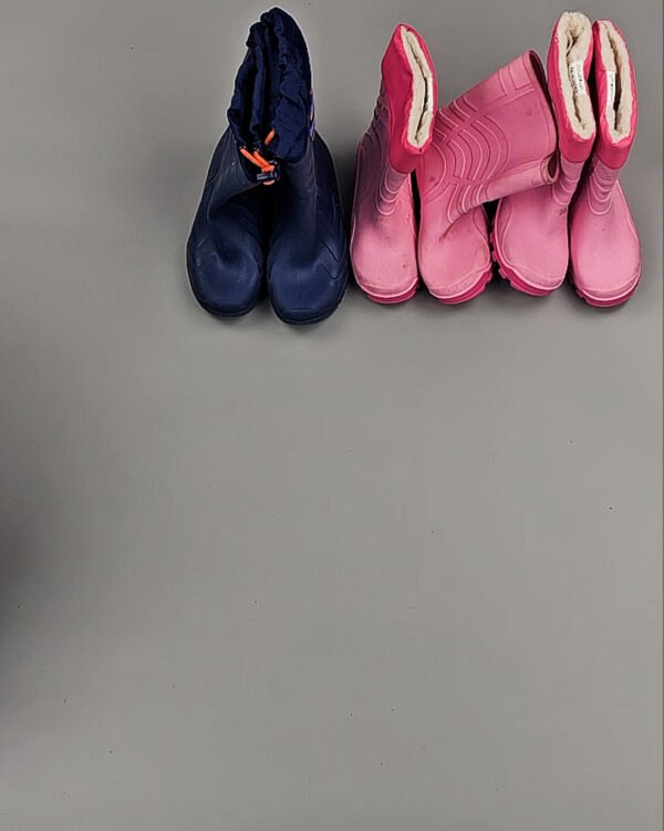 Фотография  943 - Обувь детская Summer Autlet#6 кг, ЛОТ № ВК0128 оптом в Пскове и Псковской области