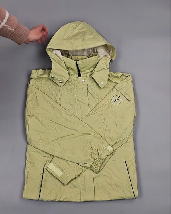 Фотография  812 - Ветровки женские#25 кг, ЛОТ № ВК0086 оптом в Пскове и Псковской области