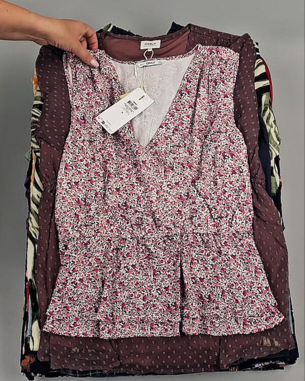 Фотография  435 - Блузки+Джемпера Bestseller Summer 045 B#8,5 кг, ЛОТ №9039 оптом в Пскове и Псковской области