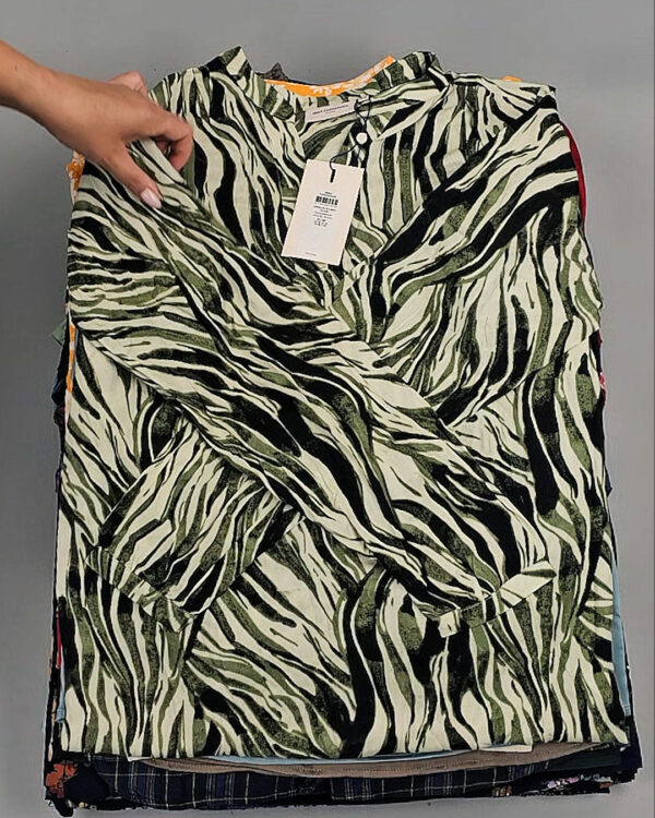 Фотография  588 - Блузки+Джемпера Bestseller Summer 045 B#8,5 кг, ЛОТ №9039 оптом в Пскове и Псковской области