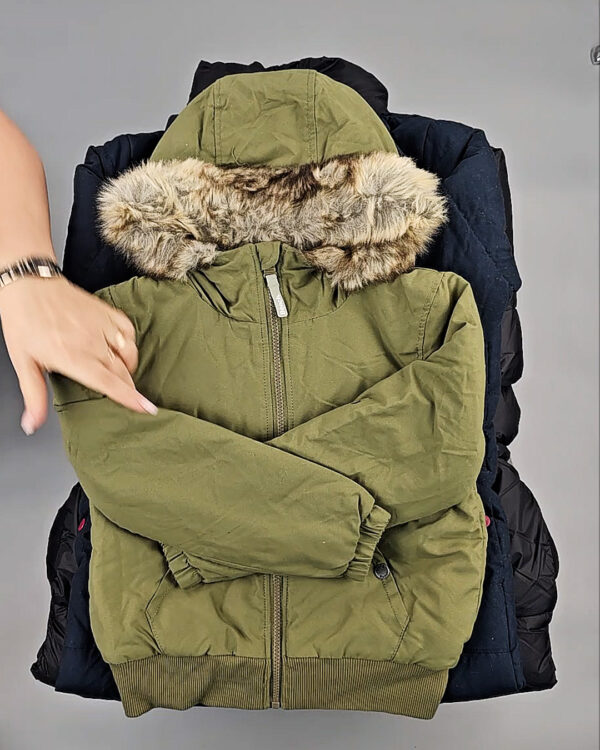 Фотография  921 - Верхняя одежда СТОК дети 065#10 кг, ЛОТ СТ-9343 оптом в Пскове и Псковской области