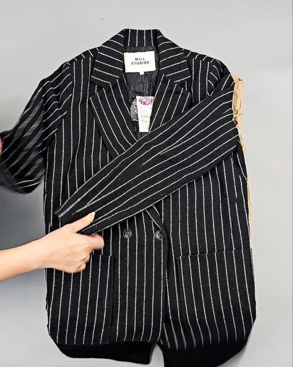 Фотография  994 - Верхняя одежда Корея 085#15 кг, ЛОТ № СТ-9247 оптом в Пскове и Псковской области