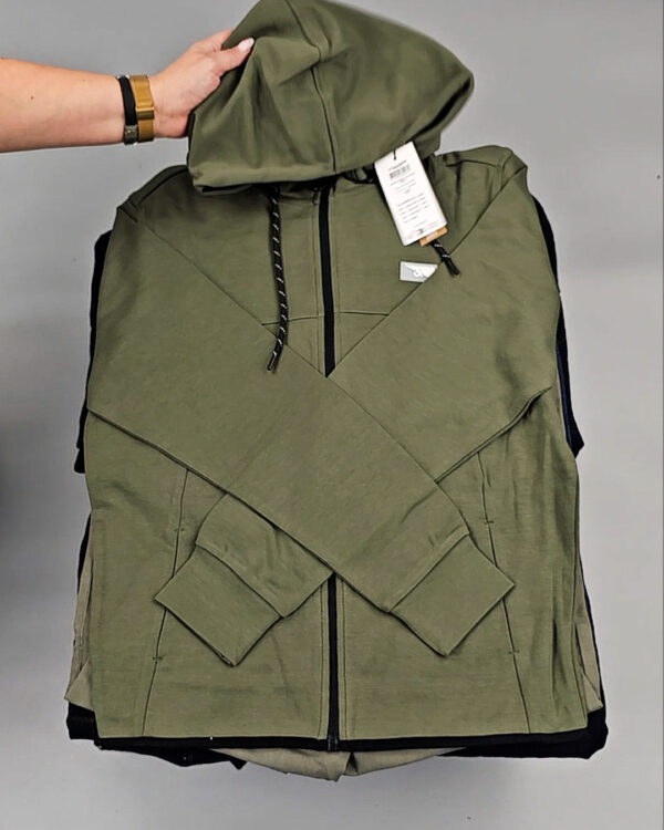 Фотография  812 - JACK JONES Men Winter mix 075#20 кг, ЛОТ № СТ-9266 оптом в Пскове и Псковской области