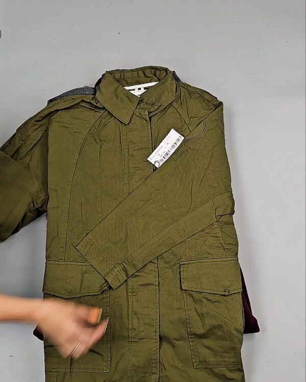 Фотография  592 - Верхняя одежда Корея 085#15 кг, ЛОТ № СТ-9246 оптом в Пскове и Псковской области