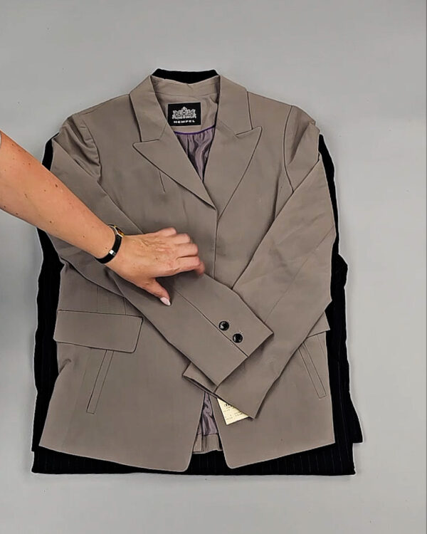 Фотография  118 - Жакеты Корея 085#10 кг, ЛОТ № СТ-9240 оптом в Пскове и Псковской области