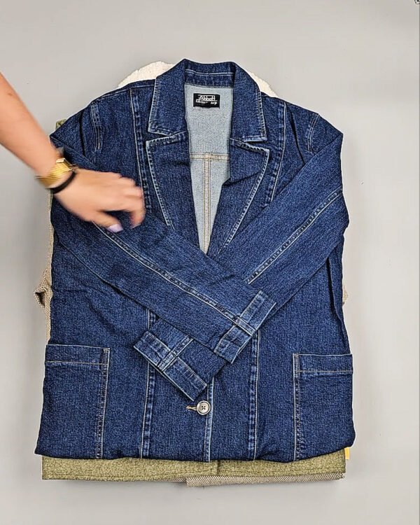 Фотография  358 - Ветровки женские CAN 104#12,5 кг, ЛОТ СТ-9404 оптом в Пскове и Псковской области