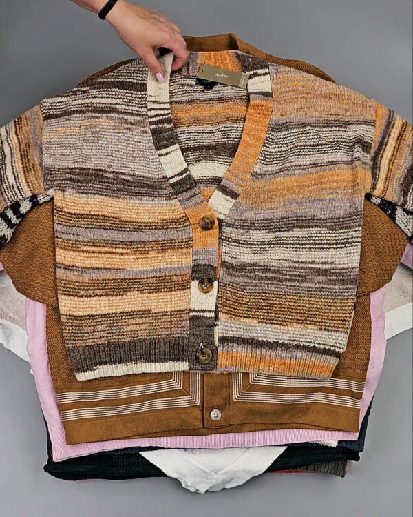 Фотография  816 - Джемпера СТОК CAN#10 кг, ЛОТ СТ-9915 оптом в Пскове и Псковской области