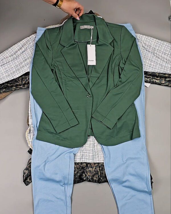 Фотография  371 - DK, Bestseller + Winter mix#15 кг, ЛОТ СТ-9958 оптом в Пскове и Псковской области